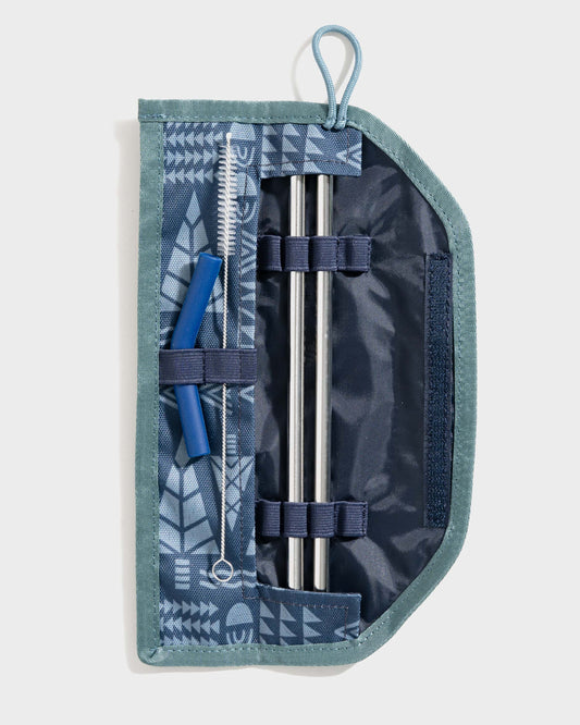 Sapphire The Straw Kit (Flat-lay): Open blue patterned roll revealing two steel straws, brush, and blue tips