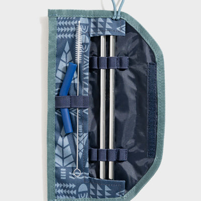 Sapphire The Straw Kit (Flat-lay): Open blue patterned roll revealing two steel straws, brush, and blue tips