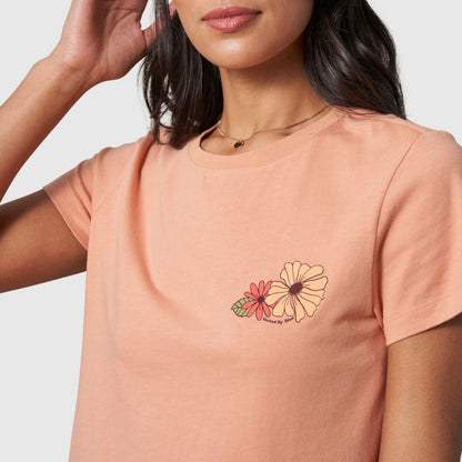 Camiseta gráfica con los pies en la tierra