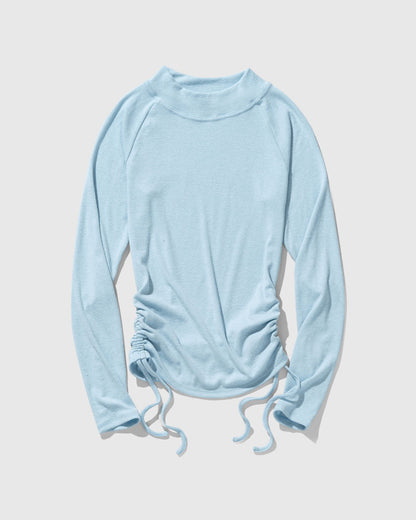 Camisa de punto con cuello alto y cintura ceñida