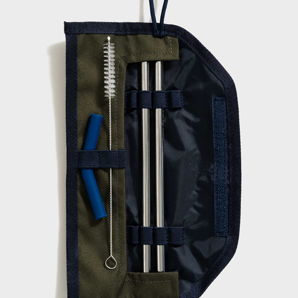 Olive The Straw Kit (Flat-lay): Open olive and navy case with two steel straws, brush, and blue tips
