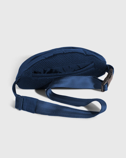 Blueberry (Re)active™ 1L Fanny Pack (Back): Navy fanny pack back showing mesh padding, adjustable strap, and buckle closure