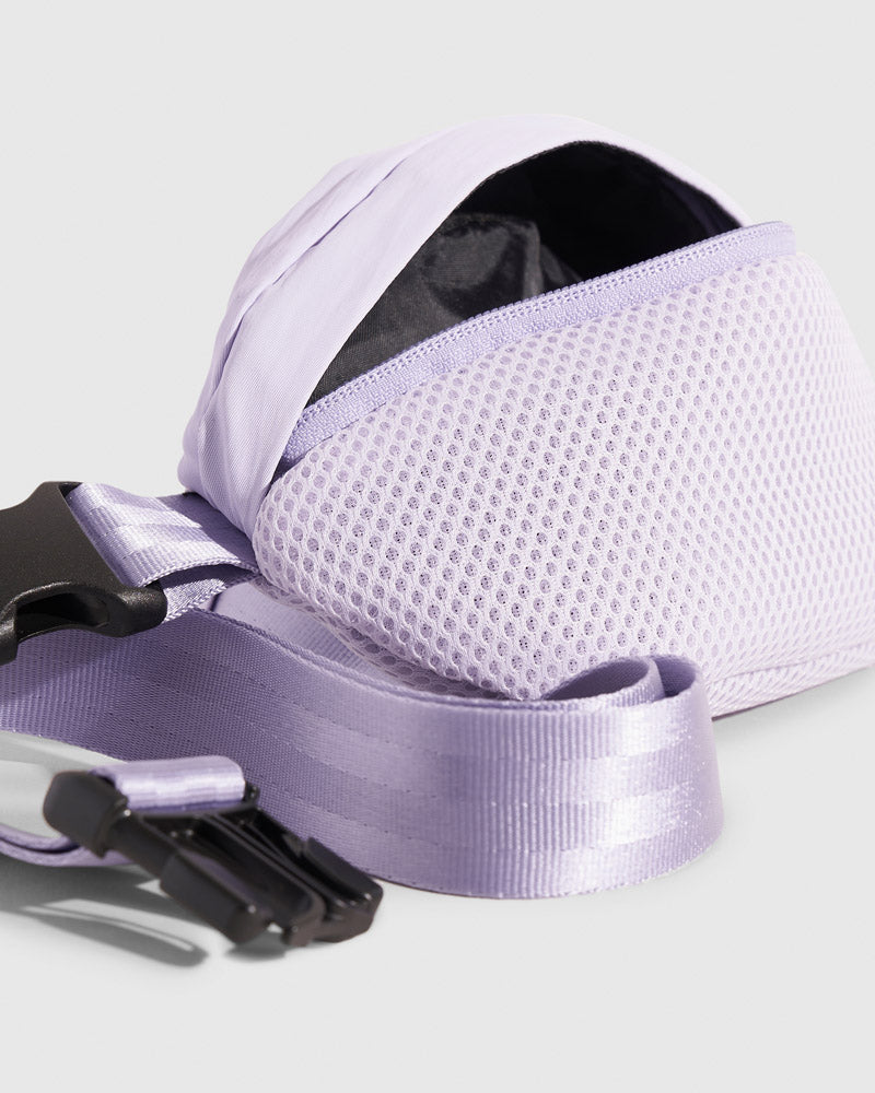 Lavender (Re)active™ 1L Fanny Pack (Detail): Light purple mesh interior lining visible with open zipper and straps