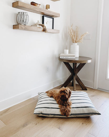 Cama moderna de rayas para perros