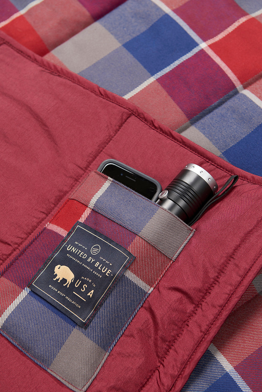 Manta acolchada de cuadros con estampado de bisonte